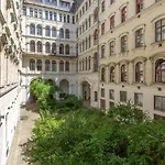 Minded Manor 3-Bdr Apartment