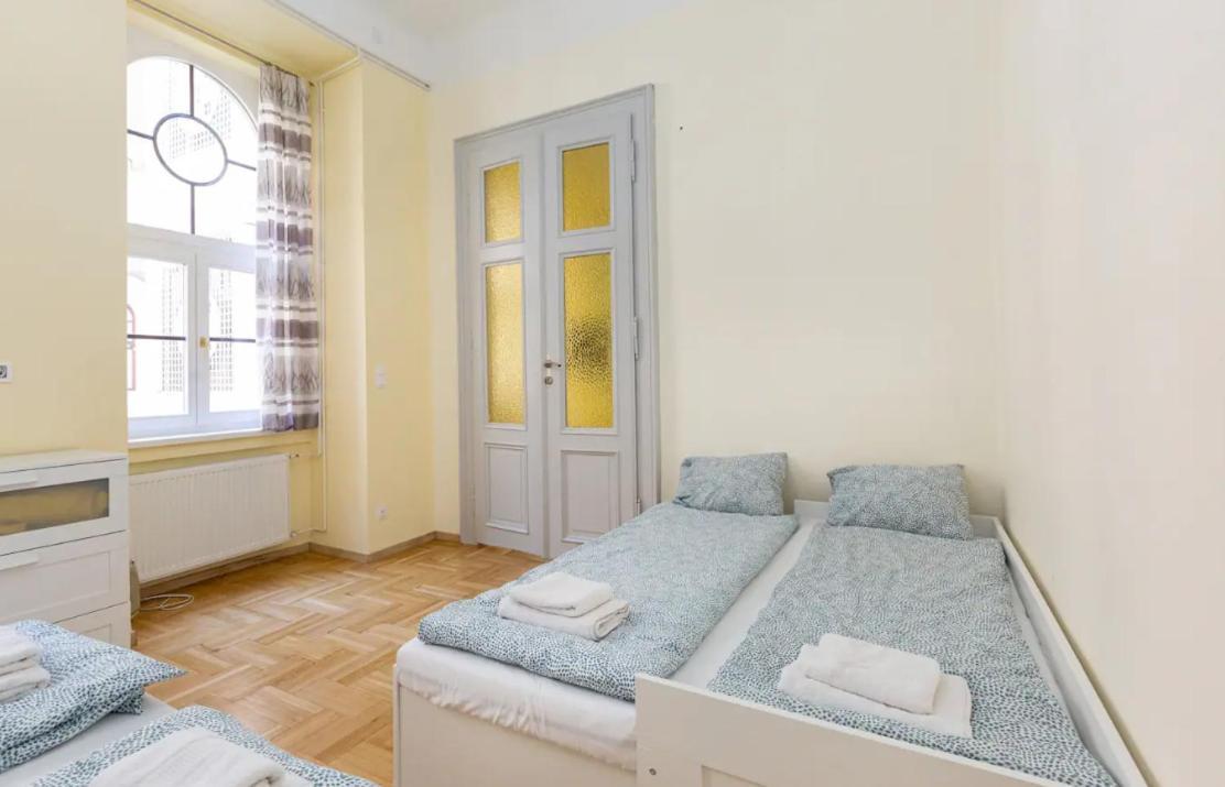 Minded Manor 3-bdr Apartment *