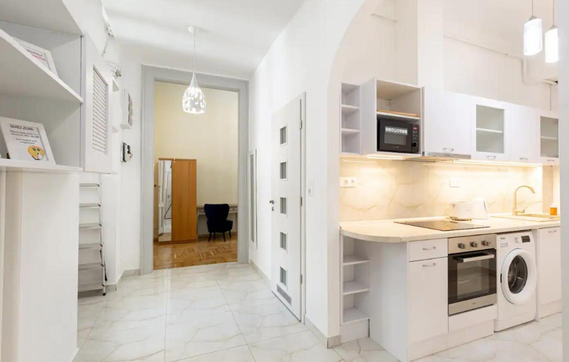 Minded Manor 3-bdr Apartment