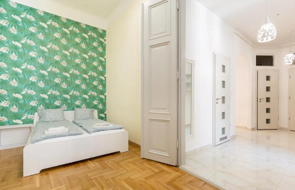 Apartment Minded Manor 3-bdr