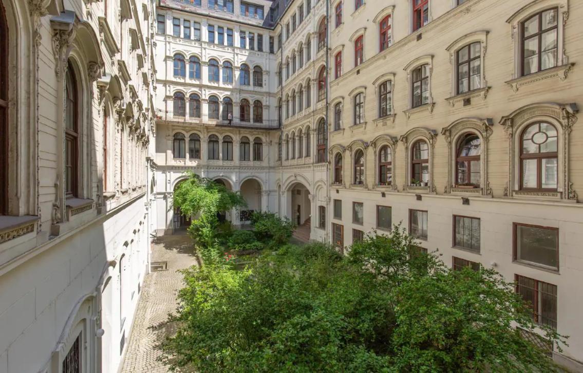 Apartment Minded Manor 3-bdr